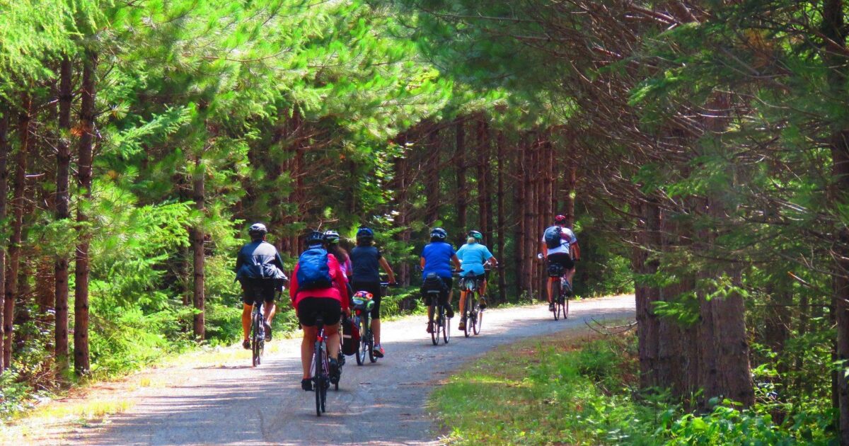Piste cyclable reliant SaintGabrieldeValcartier à RivièreàPierre